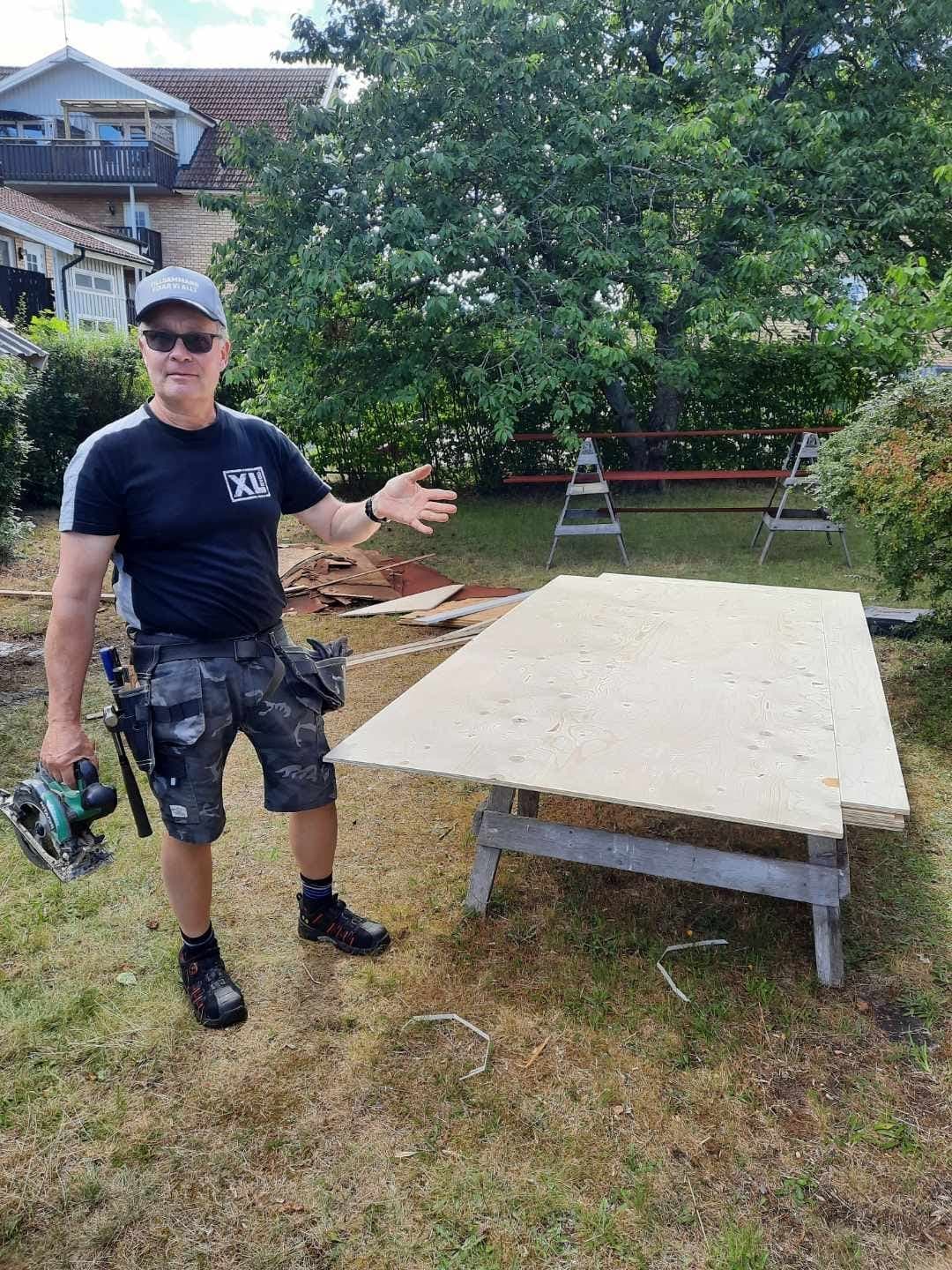 Joakim Klaesson med verktyg